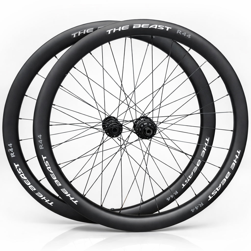 CARBON FIBRE 700c Road Wheel Set – Center Lock Disc – QR / Thru Axle – 22mm Rim – Tubeless Compatible – Performance Hubs – HG / XDR / Microspline – 8–12 Speed - 1455g